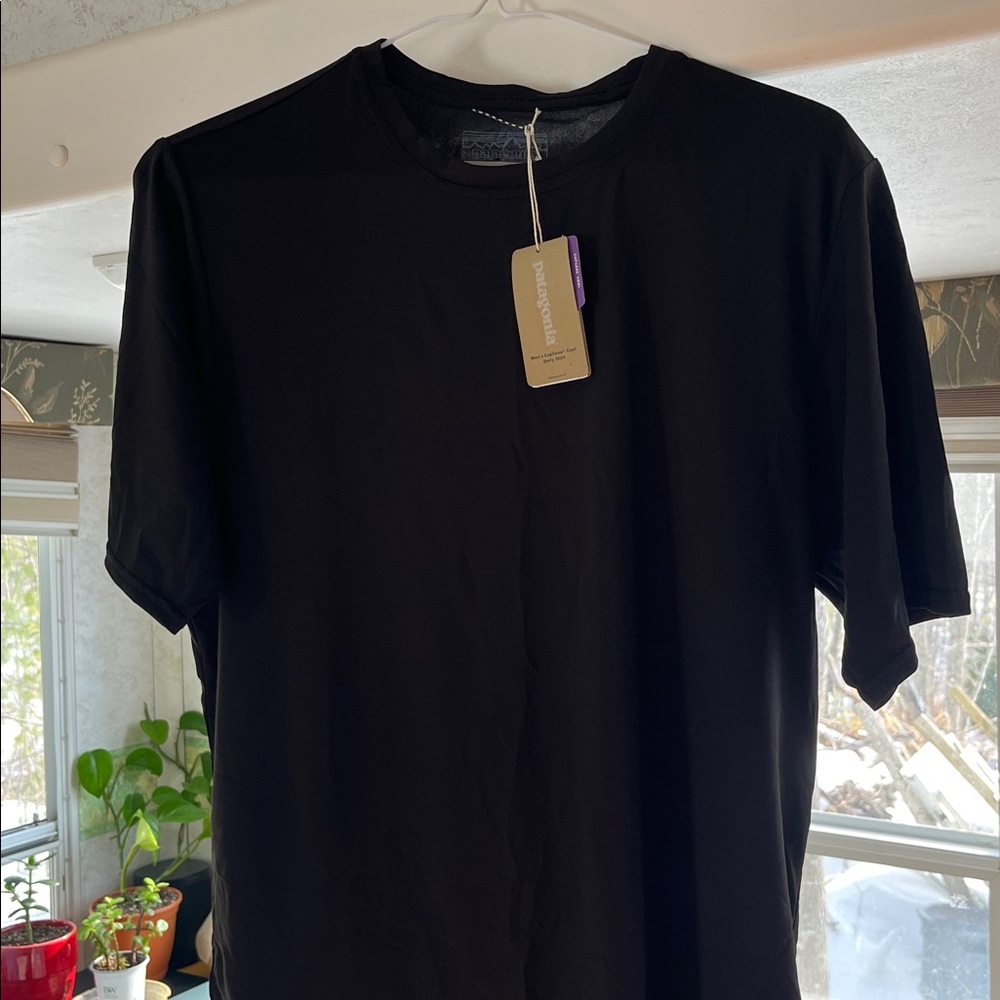 Patagonia Men's Capilene Black Short Sleeve Tee. Small